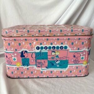 Vintage peanuts girls tin 1998 snoopy pink home decor beauties fabulous storage